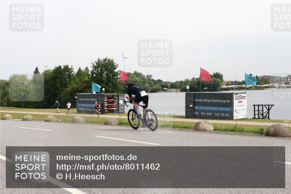 15.06.2025 - 27. Vierlanden-Triathlon H.Heesch http://msf.ph/oto/8011462 15.06.2025 11:03:14 Radfahren 138, 176, 677, 764 meine-sportfotos.de