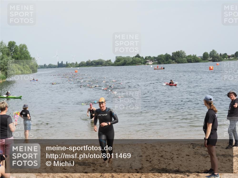 21.06.2025 - 27. Vierlanden-Triathlon MichiJ http://msf.ph/oto/8011469 15.06.2026 10:14:03 Schwimmen 472, 475, 632 meine-sportfotos.de