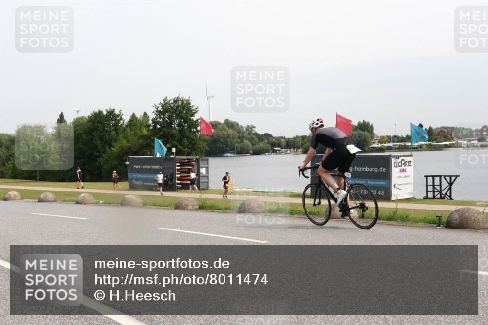 15.06.2025 - 27. Vierlanden-Triathlon H.Heesch http://msf.ph/oto/8011474 15.06.2025 11:03:16 Radfahren 138, 176, 661, 677, 764 meine-sportfotos.de