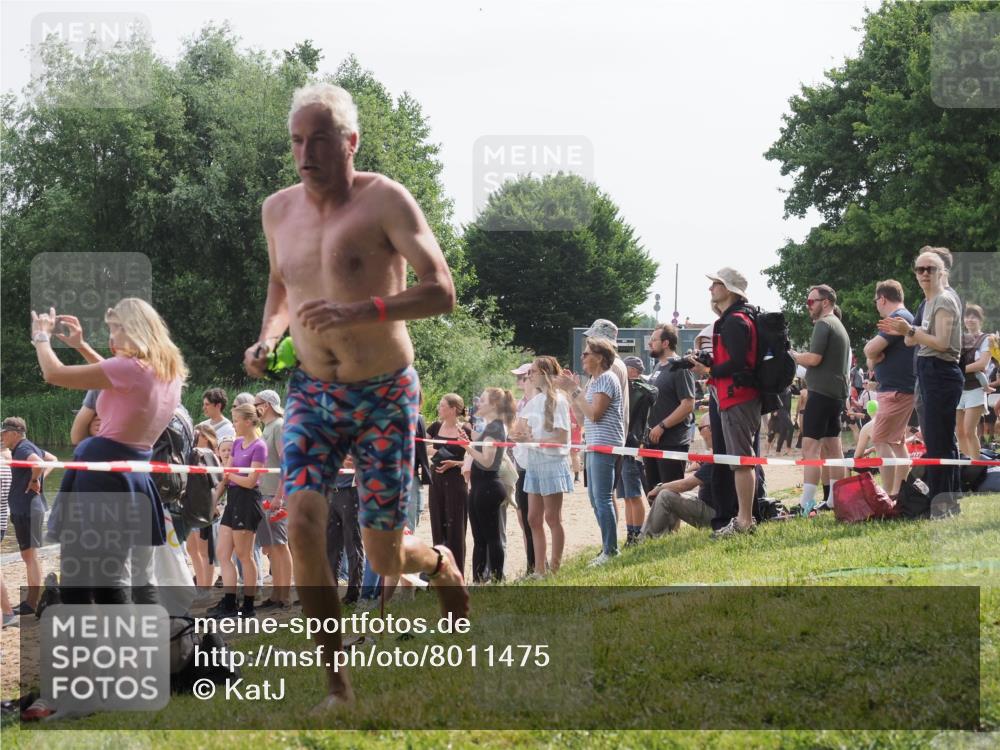 15.06.2025 - 27. Vierlanden-Triathlon KatJ http://msf.ph/oto/8011475 15.06.2025 10:13:34 Schwimmen 623 meine-sportfotos.de