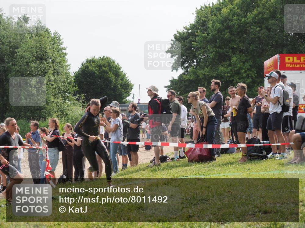 15.06.2025 - 27. Vierlanden-Triathlon KatJ http://msf.ph/oto/8011492 15.06.2025 10:13:41 Schwimmen 545, 585, 622, 623 meine-sportfotos.de