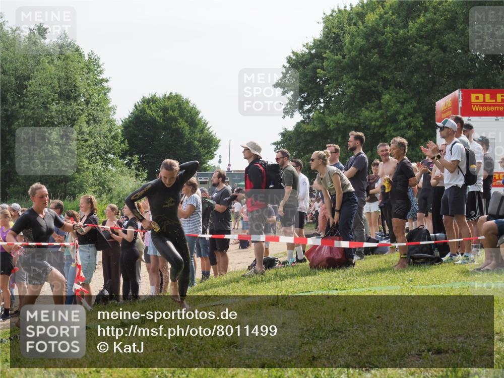 15.06.2025 - 27. Vierlanden-Triathlon KatJ http://msf.ph/oto/8011499 15.06.2025 10:13:41 Schwimmen 545, 585, 622, 623 meine-sportfotos.de