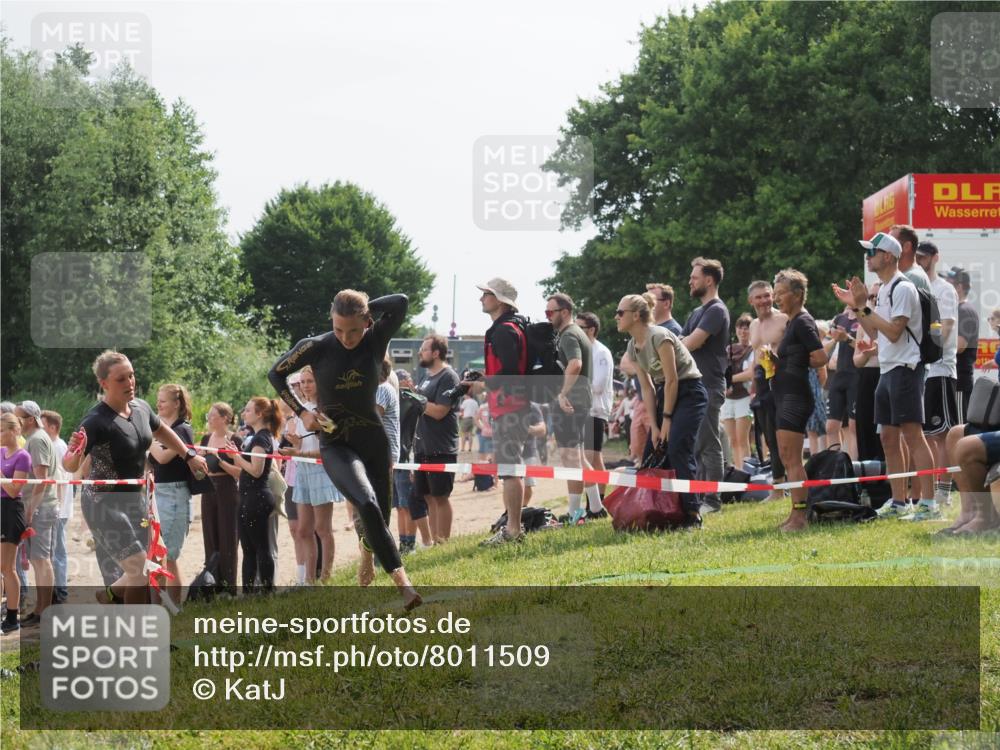 15.06.2025 - 27. Vierlanden-Triathlon KatJ http://msf.ph/oto/8011509 15.06.2025 10:13:41 Schwimmen 545, 585, 622, 623 meine-sportfotos.de