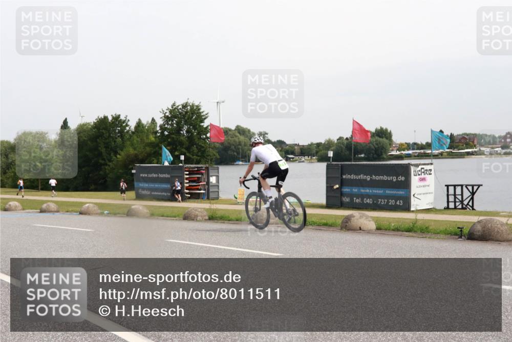 15.06.2025 - 27. Vierlanden-Triathlon H.Heesch http://msf.ph/oto/8011511 15.06.2025 11:03:35 Radfahren 159, 210 meine-sportfotos.de