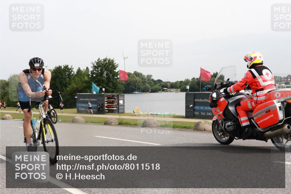 15.06.2025 - 27. Vierlanden-Triathlon H.Heesch http://msf.ph/oto/8011518 15.06.2025 11:03:36 Radfahren 159, 210, 715 meine-sportfotos.de
