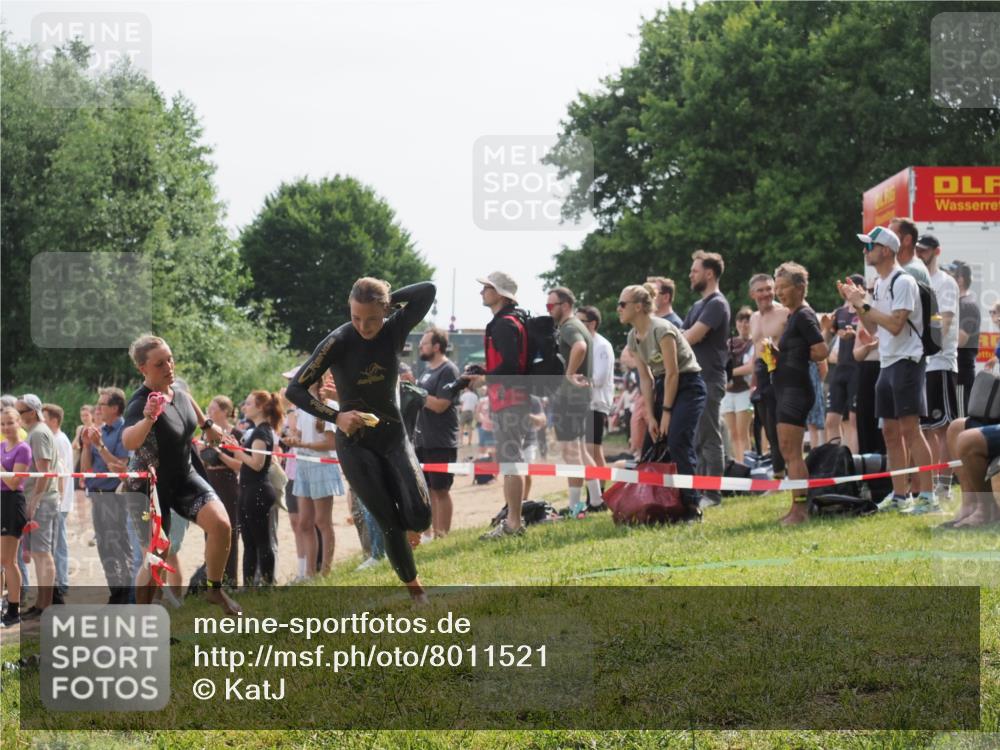 15.06.2025 - 27. Vierlanden-Triathlon KatJ http://msf.ph/oto/8011521 15.06.2025 10:13:41 Schwimmen 545, 585, 622, 623 meine-sportfotos.de