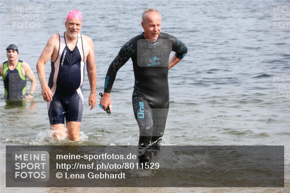 15.06.2025 - 27. Vierlanden-Triathlon Lena Gebhardt http://msf.ph/oto/8011529 15.06.2025 10:08:28 Schwimmen 387, 454, 469 meine-sportfotos.de