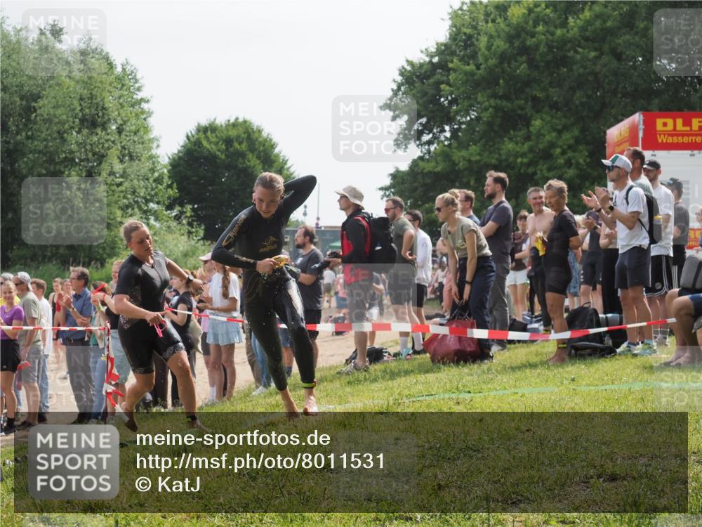 15.06.2025 - 27. Vierlanden-Triathlon KatJ http://msf.ph/oto/8011531 15.06.2025 10:13:42 Schwimmen 545, 585, 622, 623 meine-sportfotos.de