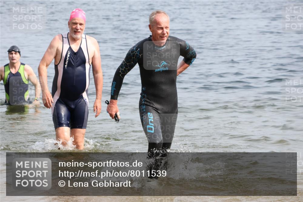15.06.2025 - 27. Vierlanden-Triathlon Lena Gebhardt http://msf.ph/oto/8011539 15.06.2025 10:08:28 Schwimmen 387, 454, 469 meine-sportfotos.de
