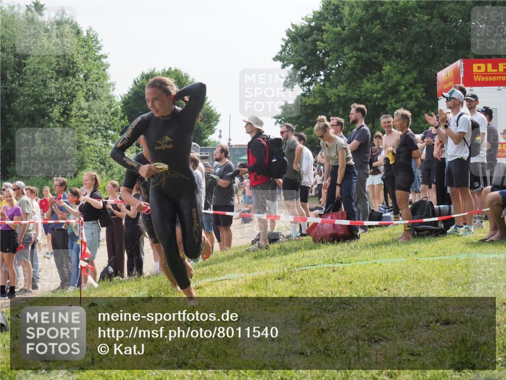 15.06.2025 - 27. Vierlanden-Triathlon KatJ http://msf.ph/oto/8011540 15.06.2025 10:13:42 Schwimmen 545, 585, 622, 623 meine-sportfotos.de