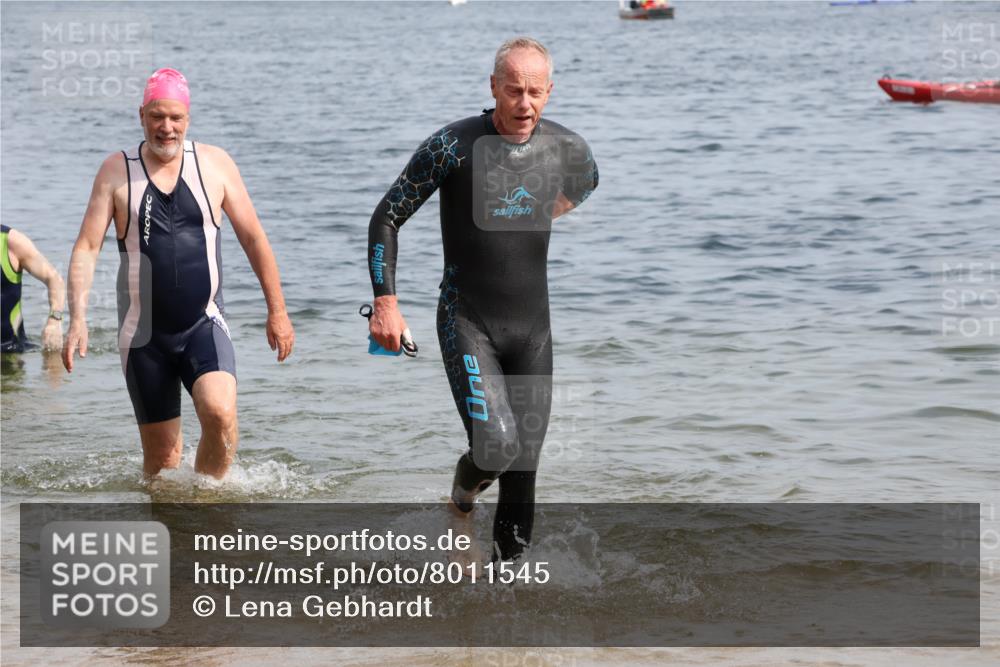15.06.2025 - 27. Vierlanden-Triathlon Lena Gebhardt http://msf.ph/oto/8011545 15.06.2025 10:08:29 Schwimmen 387, 454, 469 meine-sportfotos.de