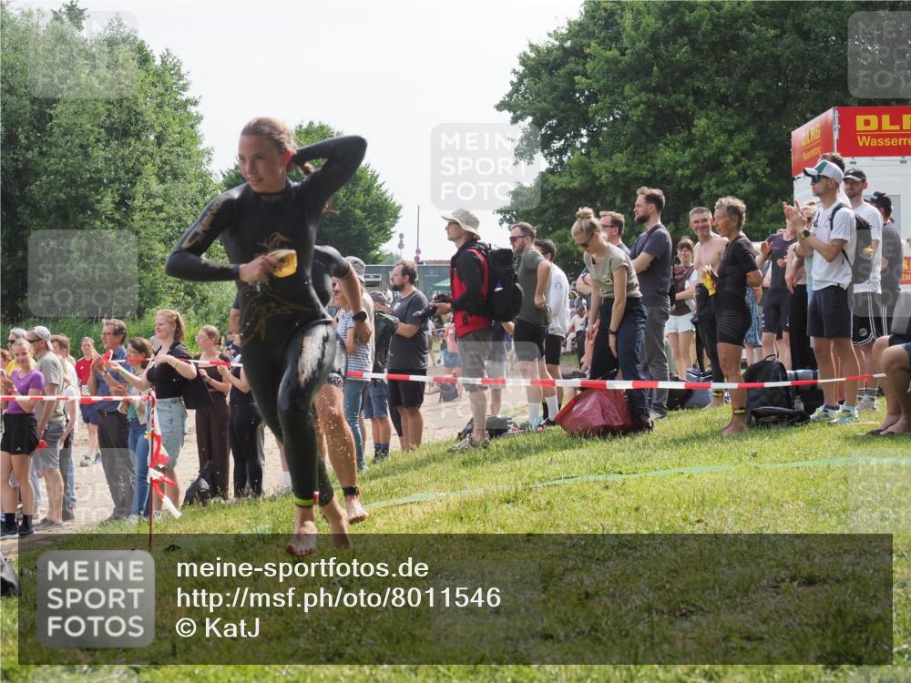 15.06.2025 - 27. Vierlanden-Triathlon KatJ http://msf.ph/oto/8011546 15.06.2025 10:13:42 Schwimmen 545, 585, 622, 623 meine-sportfotos.de