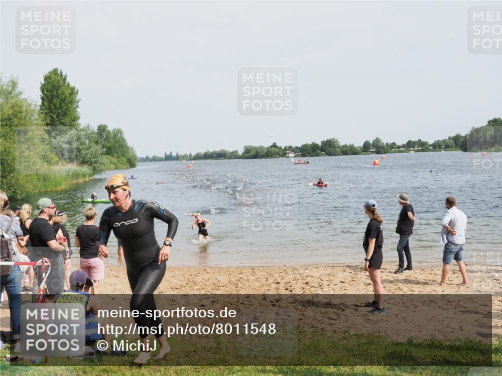 21.06.2025 - 27. Vierlanden-Triathlon MichiJ http://msf.ph/oto/8011548 15.06.2026 10:14:05 Schwimmen 472, 475, 632 meine-sportfotos.de