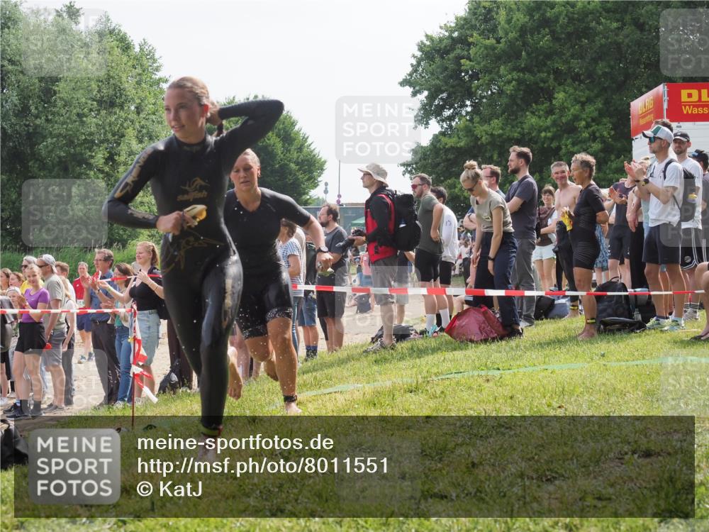 15.06.2025 - 27. Vierlanden-Triathlon KatJ http://msf.ph/oto/8011551 15.06.2025 10:13:42 Schwimmen 545, 585, 622, 623 meine-sportfotos.de