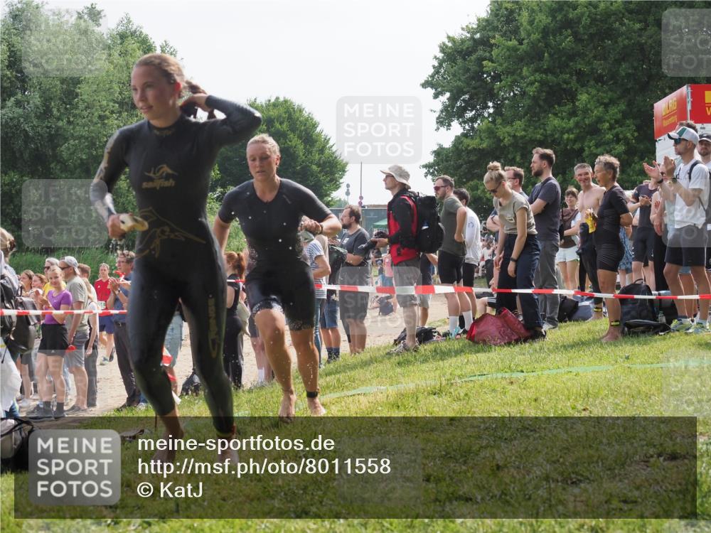 15.06.2025 - 27. Vierlanden-Triathlon KatJ http://msf.ph/oto/8011558 15.06.2025 10:13:42 Schwimmen 545, 585, 622, 623 meine-sportfotos.de