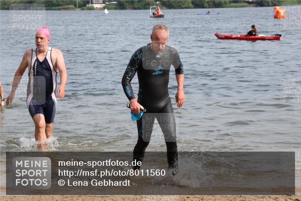 15.06.2025 - 27. Vierlanden-Triathlon Lena Gebhardt http://msf.ph/oto/8011560 15.06.2025 10:08:29 Schwimmen 387, 454, 469 meine-sportfotos.de