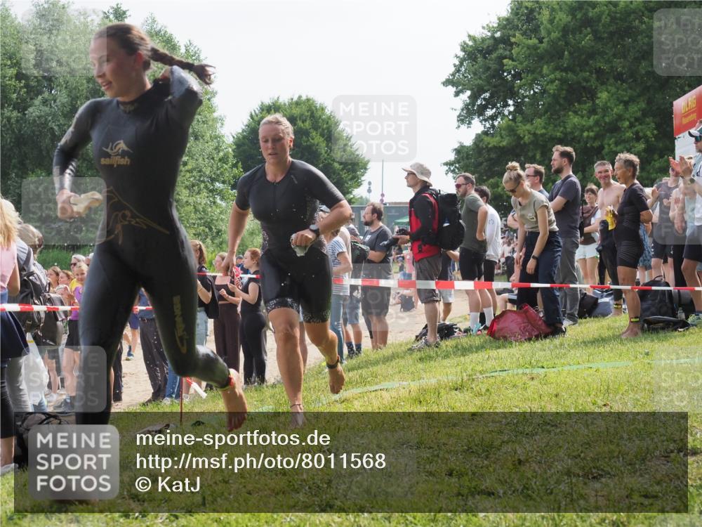15.06.2025 - 27. Vierlanden-Triathlon KatJ http://msf.ph/oto/8011568 15.06.2025 10:13:43 Schwimmen 545, 585, 622 meine-sportfotos.de
