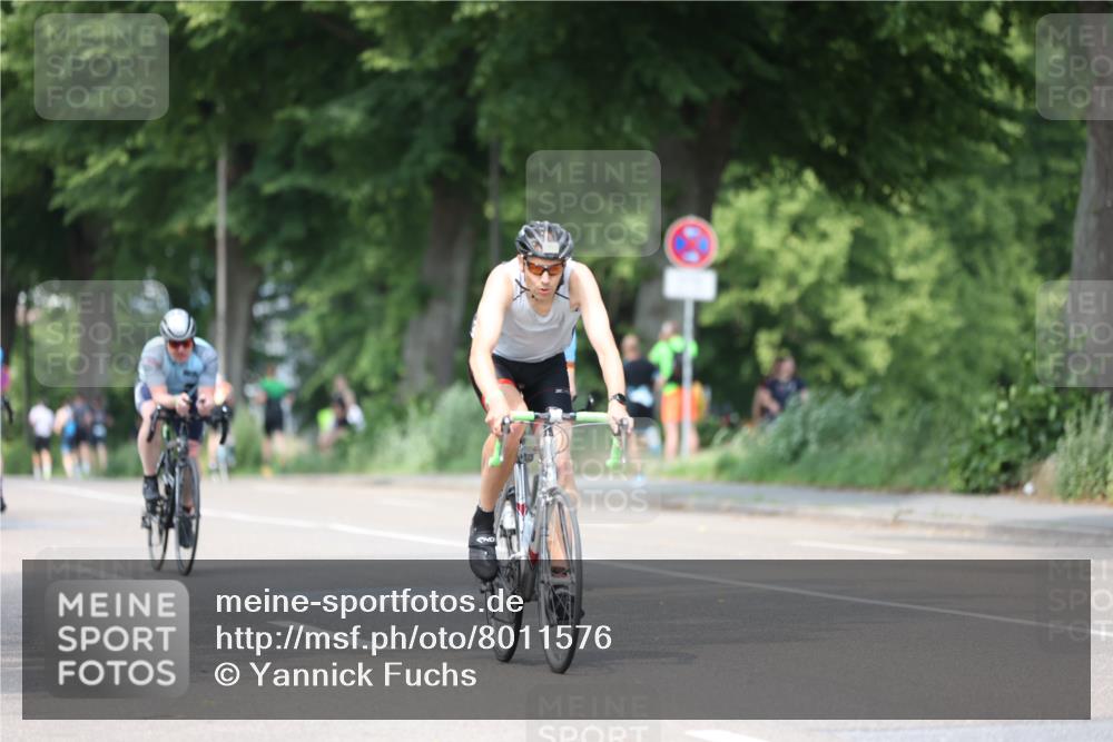 15.06.2025 - 7 Türme Triathlon Yannick Fuchs http://msf.ph/oto/8011576 15.06.2025 13:26:19 Radfahren 608, 673 meine-sportfotos.de