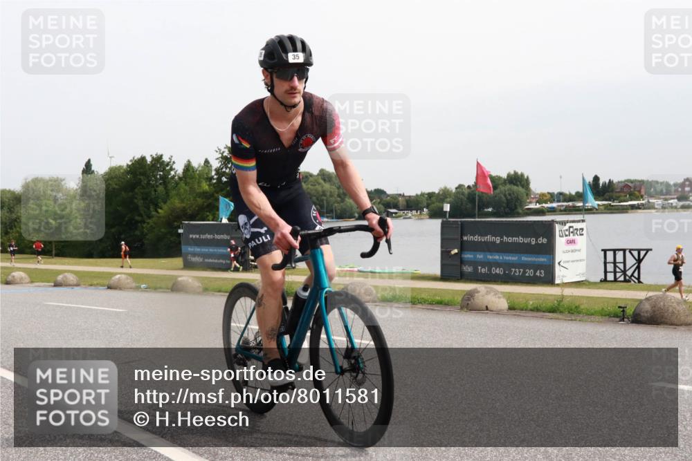 15.06.2025 - 27. Vierlanden-Triathlon H.Heesch http://msf.ph/oto/8011581 15.06.2025 11:03:55 Radfahren 35, 51, 536, 656 meine-sportfotos.de