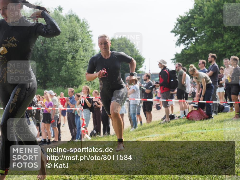 15.06.2025 - 27. Vierlanden-Triathlon KatJ http://msf.ph/oto/8011584 15.06.2025 10:13:43 Schwimmen 545, 585, 622 meine-sportfotos.de