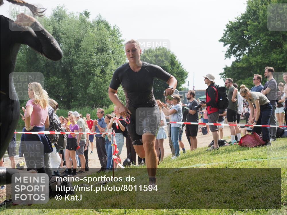 15.06.2025 - 27. Vierlanden-Triathlon KatJ http://msf.ph/oto/8011594 15.06.2025 10:13:43 Schwimmen 545, 585, 622 meine-sportfotos.de