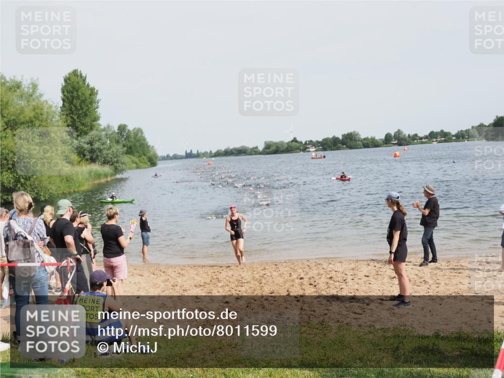 21.06.2025 - 27. Vierlanden-Triathlon MichiJ http://msf.ph/oto/8011599 15.06.2026 10:14:09 Schwimmen 475, 632 meine-sportfotos.de