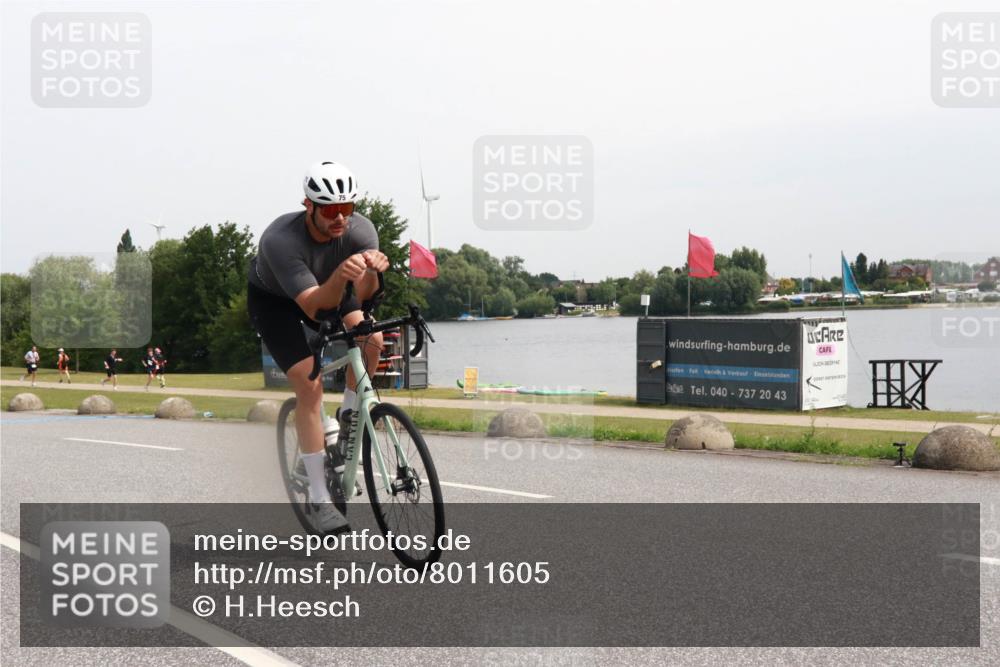 15.06.2025 - 27. Vierlanden-Triathlon H.Heesch http://msf.ph/oto/8011605 15.06.2025 11:03:59 Radfahren 35, 75, 108, 656 meine-sportfotos.de