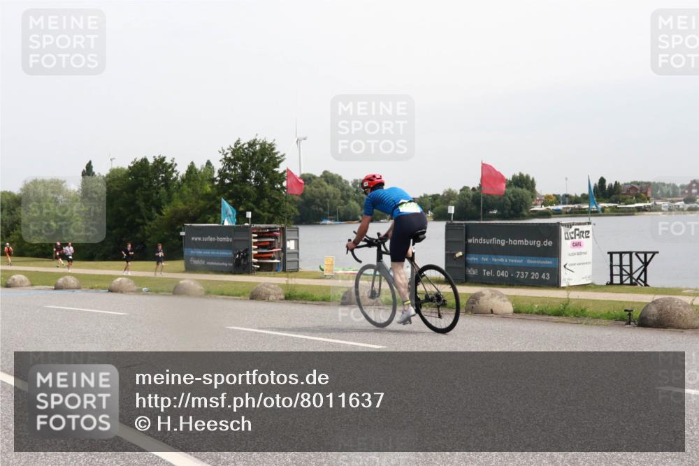 15.06.2025 - 27. Vierlanden-Triathlon H.Heesch http://msf.ph/oto/8011637 15.06.2025 11:04:01 Radfahren 35, 75, 108, 575, 656 meine-sportfotos.de