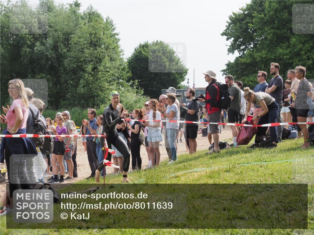 15.06.2025 - 27. Vierlanden-Triathlon KatJ http://msf.ph/oto/8011639 15.06.2025 10:13:45 Schwimmen 513, 545, 585, 622 meine-sportfotos.de