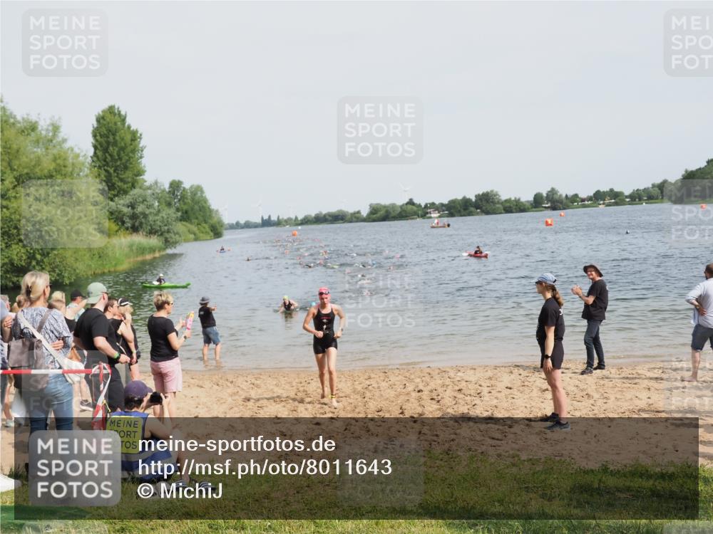21.06.2025 - 27. Vierlanden-Triathlon MichiJ http://msf.ph/oto/8011643 15.06.2026 10:14:10 Schwimmen 475, 632 meine-sportfotos.de