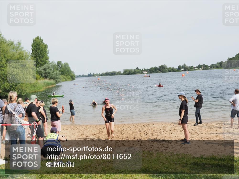 21.06.2025 - 27. Vierlanden-Triathlon MichiJ http://msf.ph/oto/8011652 15.06.2026 10:14:11 Schwimmen 475, 632 meine-sportfotos.de