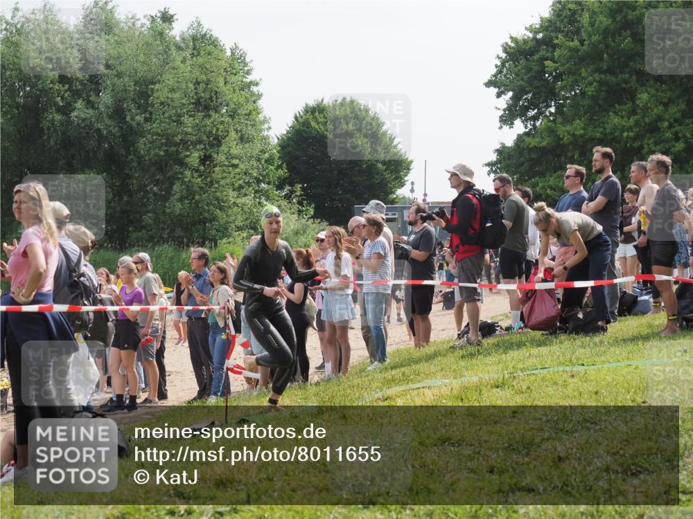 15.06.2025 - 27. Vierlanden-Triathlon KatJ http://msf.ph/oto/8011655 15.06.2025 10:13:45 Schwimmen 513, 545, 585, 622 meine-sportfotos.de