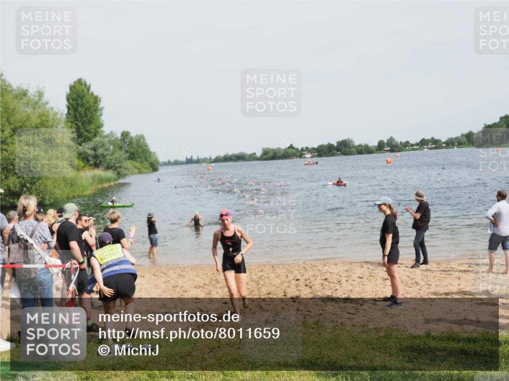 21.06.2025 - 27. Vierlanden-Triathlon MichiJ http://msf.ph/oto/8011659 15.06.2026 10:14:11 Schwimmen 475, 632 meine-sportfotos.de