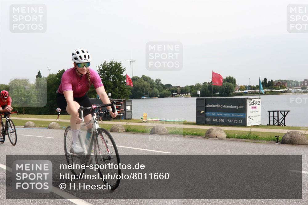 15.06.2025 - 27. Vierlanden-Triathlon H.Heesch http://msf.ph/oto/8011660 15.06.2025 11:04:03 Radfahren 75, 108, 165, 575, 656, 740 meine-sportfotos.de