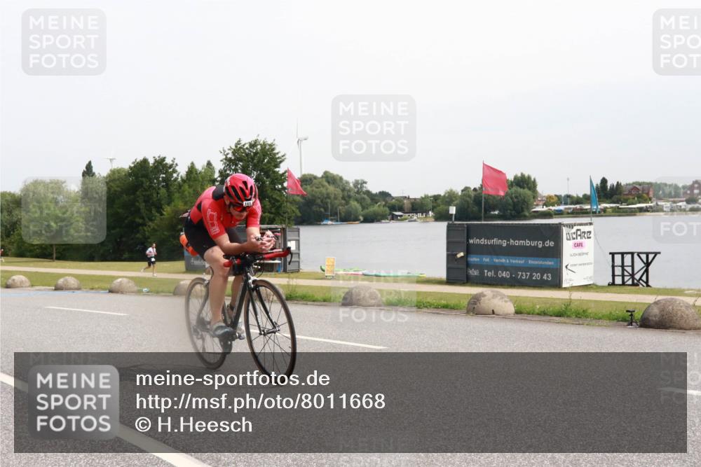 15.06.2025 - 27. Vierlanden-Triathlon H.Heesch http://msf.ph/oto/8011668 15.06.2025 11:04:03 Radfahren 75, 108, 165, 575, 656, 740 meine-sportfotos.de