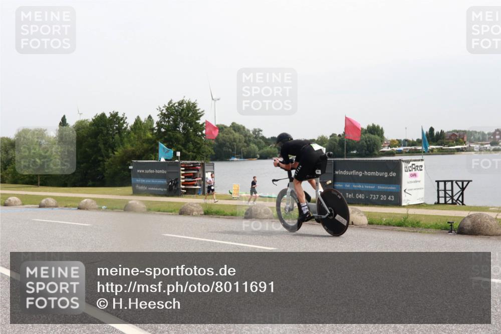 15.06.2025 - 27. Vierlanden-Triathlon H.Heesch http://msf.ph/oto/8011691 15.06.2025 11:04:07 Radfahren 165, 535, 575, 740 meine-sportfotos.de
