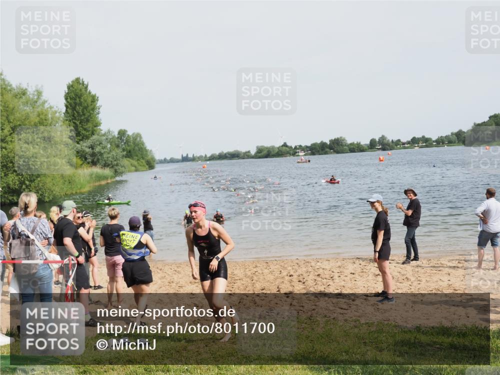 21.06.2025 - 27. Vierlanden-Triathlon MichiJ http://msf.ph/oto/8011700 15.06.2026 10:14:12 Schwimmen 475, 632 meine-sportfotos.de