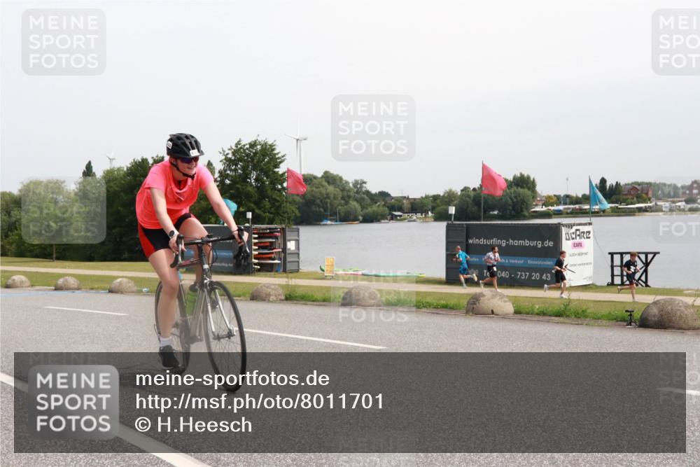 15.06.2025 - 27. Vierlanden-Triathlon H.Heesch http://msf.ph/oto/8011701 15.06.2025 11:04:10 Radfahren 165, 535, 633, 651, 740 meine-sportfotos.de