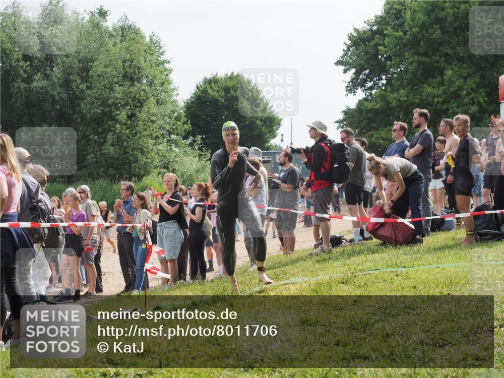 15.06.2025 - 27. Vierlanden-Triathlon KatJ http://msf.ph/oto/8011706 15.06.2025 10:13:46 Schwimmen 513, 545, 585, 622 meine-sportfotos.de