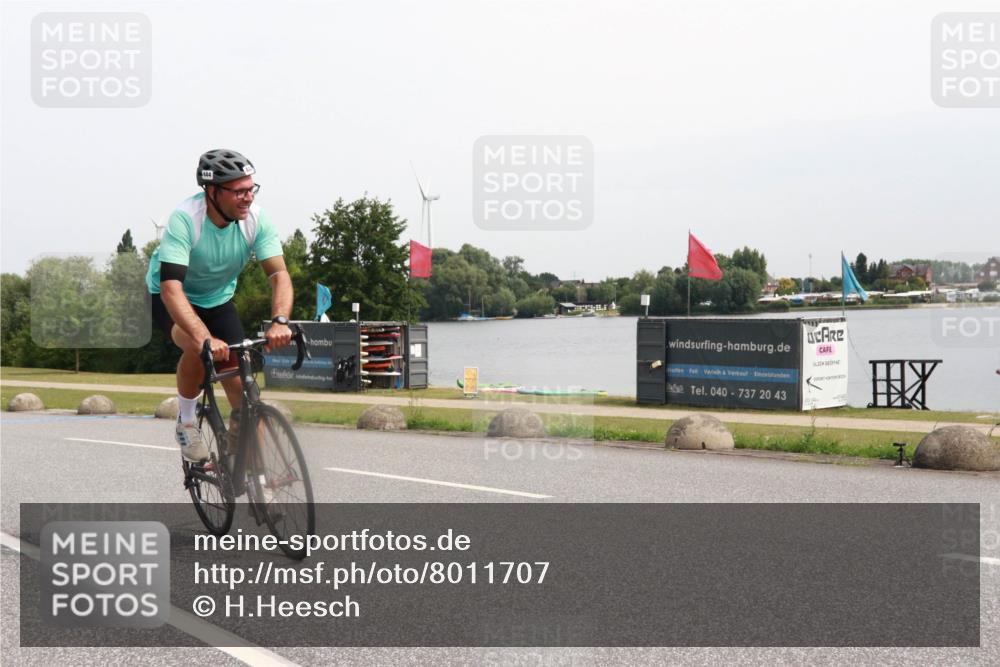 15.06.2025 - 27. Vierlanden-Triathlon H.Heesch http://msf.ph/oto/8011707 15.06.2025 11:04:19 Radfahren 444 meine-sportfotos.de