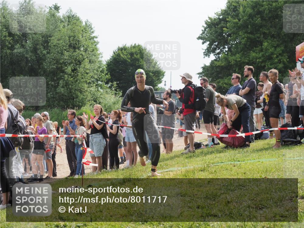 15.06.2025 - 27. Vierlanden-Triathlon KatJ http://msf.ph/oto/8011717 15.06.2025 10:13:46 Schwimmen 513, 545, 585, 622 meine-sportfotos.de