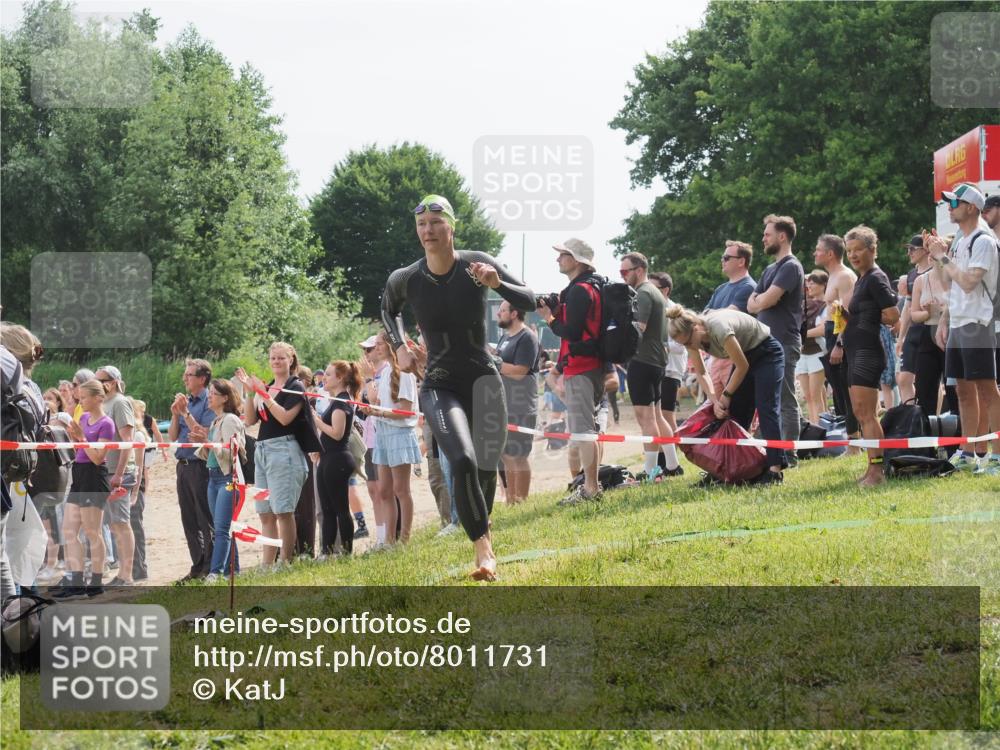 15.06.2025 - 27. Vierlanden-Triathlon KatJ http://msf.ph/oto/8011731 15.06.2025 10:13:46 Schwimmen 513, 545, 585, 622 meine-sportfotos.de