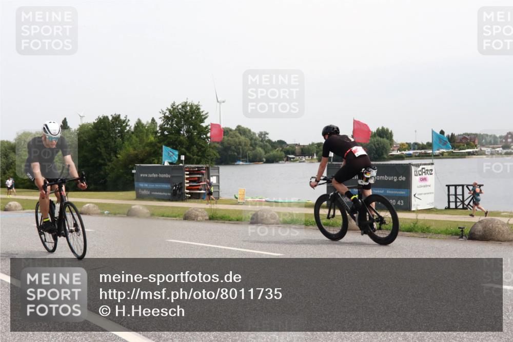 15.06.2025 - 27. Vierlanden-Triathlon H.Heesch http://msf.ph/oto/8011735 15.06.2025 11:04:36 Radfahren 12, 48, 242, 466, 568 meine-sportfotos.de