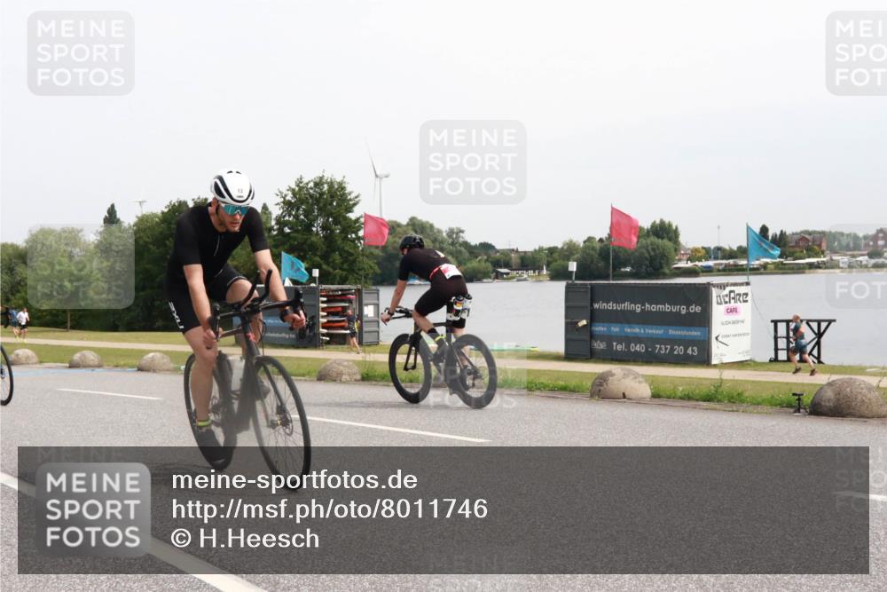 15.06.2025 - 27. Vierlanden-Triathlon H.Heesch http://msf.ph/oto/8011746 15.06.2025 11:04:36 Radfahren 12, 48, 242, 466, 568 meine-sportfotos.de