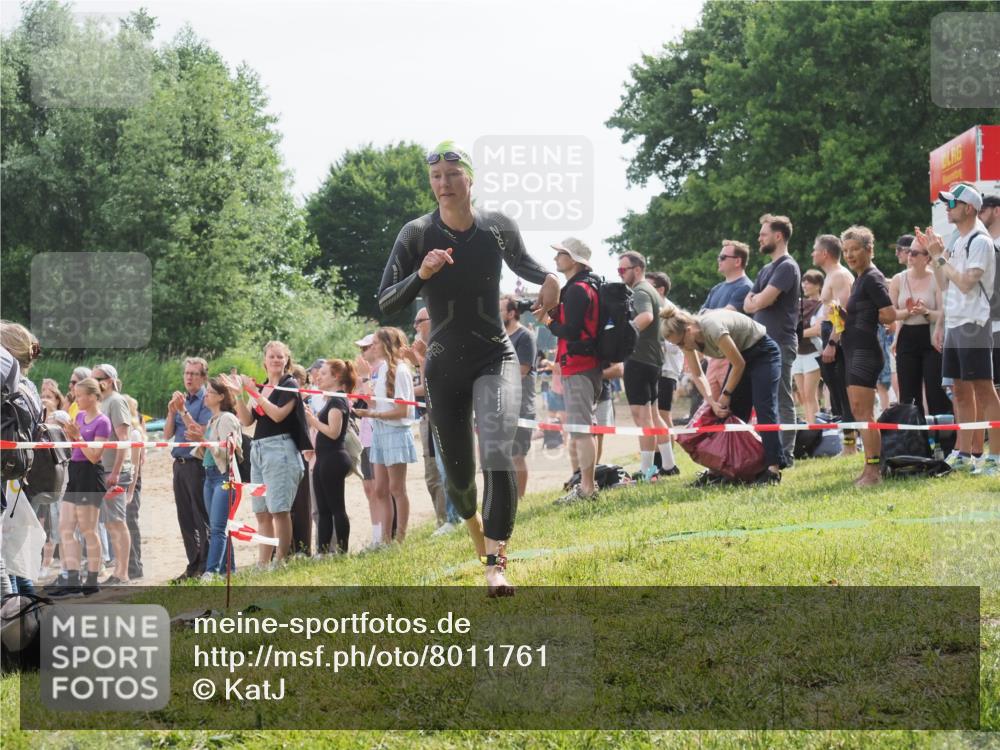 15.06.2025 - 27. Vierlanden-Triathlon KatJ http://msf.ph/oto/8011761 15.06.2025 10:13:46 Schwimmen 513, 545, 585, 622 meine-sportfotos.de