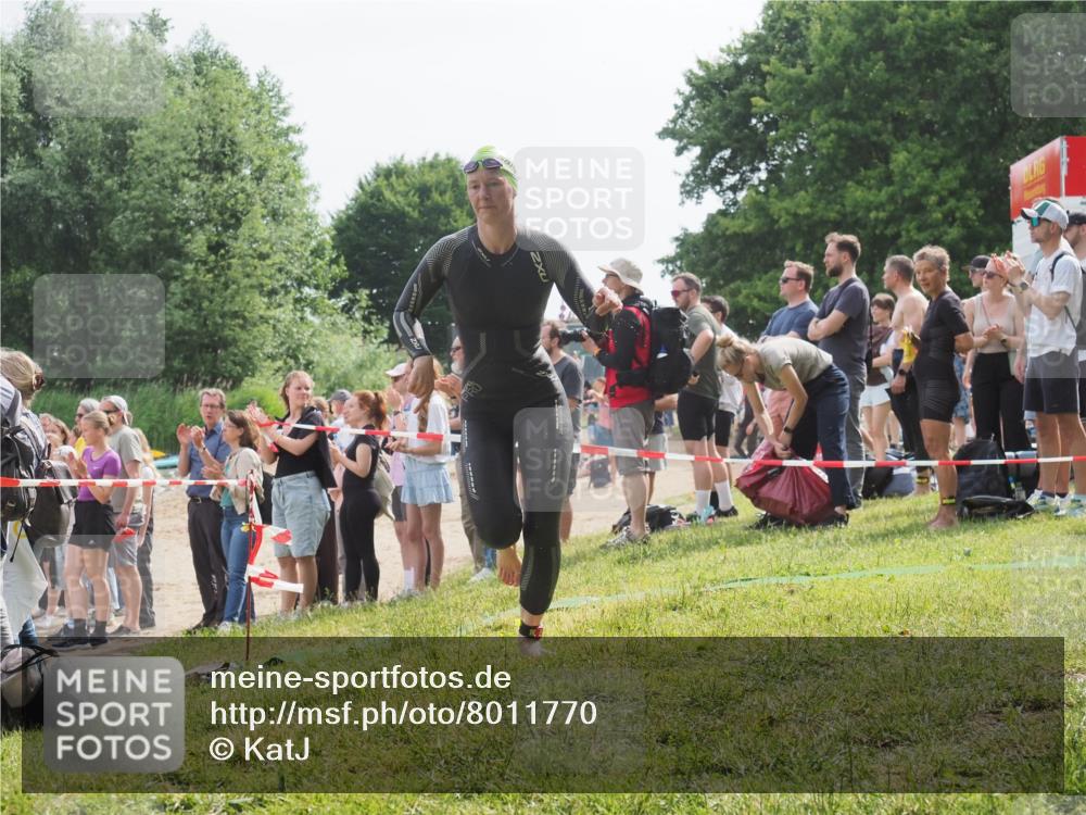 15.06.2025 - 27. Vierlanden-Triathlon KatJ http://msf.ph/oto/8011770 15.06.2025 10:13:46 Schwimmen 513, 545, 585, 622 meine-sportfotos.de