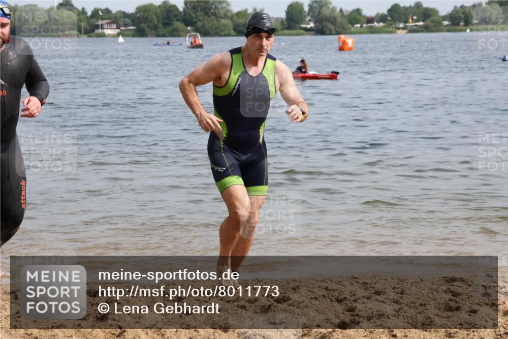 15.06.2025 - 27. Vierlanden-Triathlon Lena Gebhardt http://msf.ph/oto/8011773 15.06.2025 10:08:38 Schwimmen 380, 387, 437, 454, 469 meine-sportfotos.de
