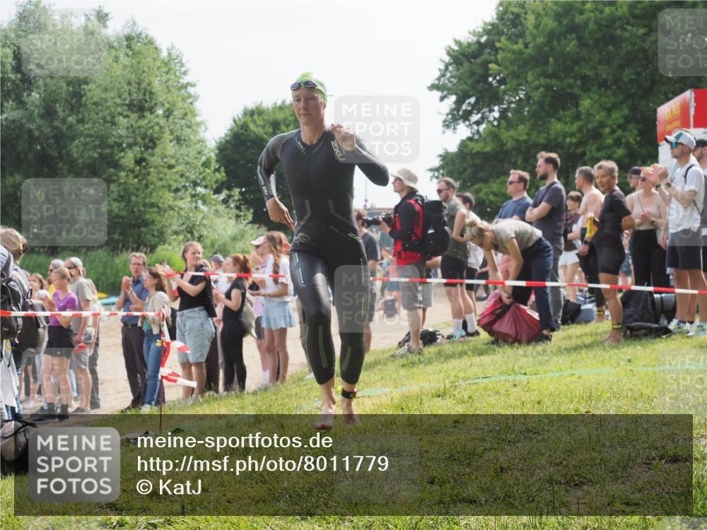 15.06.2025 - 27. Vierlanden-Triathlon KatJ http://msf.ph/oto/8011779 15.06.2025 10:13:47 Schwimmen 513, 540, 545, 585, 622 meine-sportfotos.de