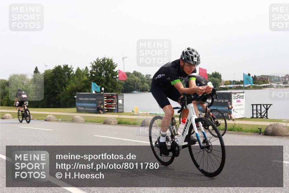15.06.2025 - 27. Vierlanden-Triathlon H.Heesch http://msf.ph/oto/8011780 15.06.2025 11:04:37 Radfahren 12, 48, 242, 466, 568, 711 meine-sportfotos.de