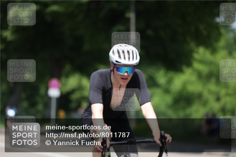 15.06.2025 - 7 Türme Triathlon Yannick Fuchs http://msf.ph/oto/8011787 15.06.2025 12:46:12 Radfahren 489, 501 meine-sportfotos.de